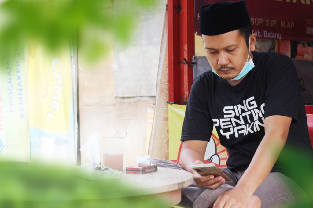 MENANGGAPI: Ketua DPRD Kabupaten Batang, Maulana Yusuf, tanggapi unggahan mengenai dirinya di media sosial. (DOK PRIBADI/LINGKAR.CO)