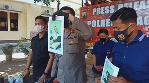 TERTANGKAP: Jajaran polres Sragen berhasil menangkap satu orang dari tiga orang pelaku yang merupakan sindikat penipuan berkedok distribusi sembako. (ISTIMEWA/LINGKAR.CO)