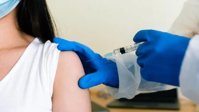 Vaksin Berbayar; Dalangnya Dua Menteri hingga Desakan Pembatalan