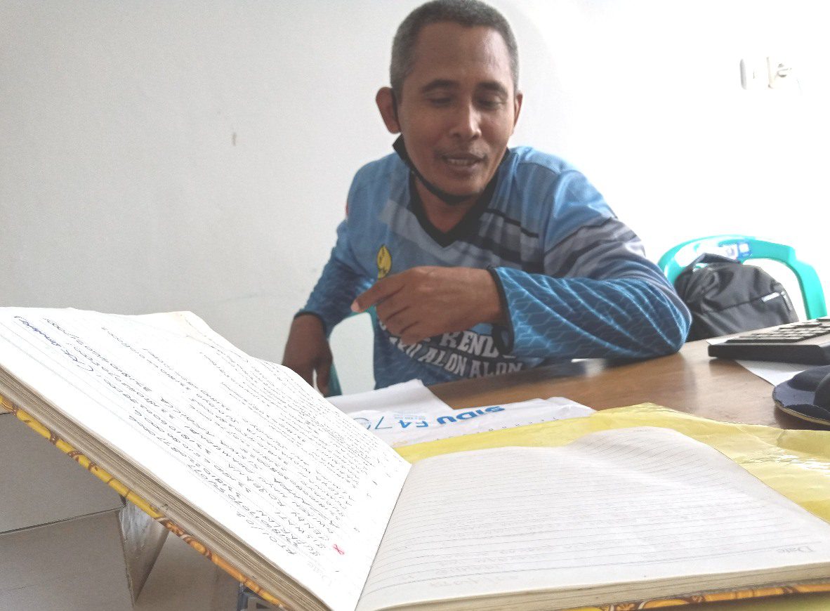ILUSTRASI: Buku pencatatan peristiwa kependudukan Pemerintah Desa Widorokandang, Kecamatan Pati. (IBNU MUNTAHA/LINGKAR.CO)