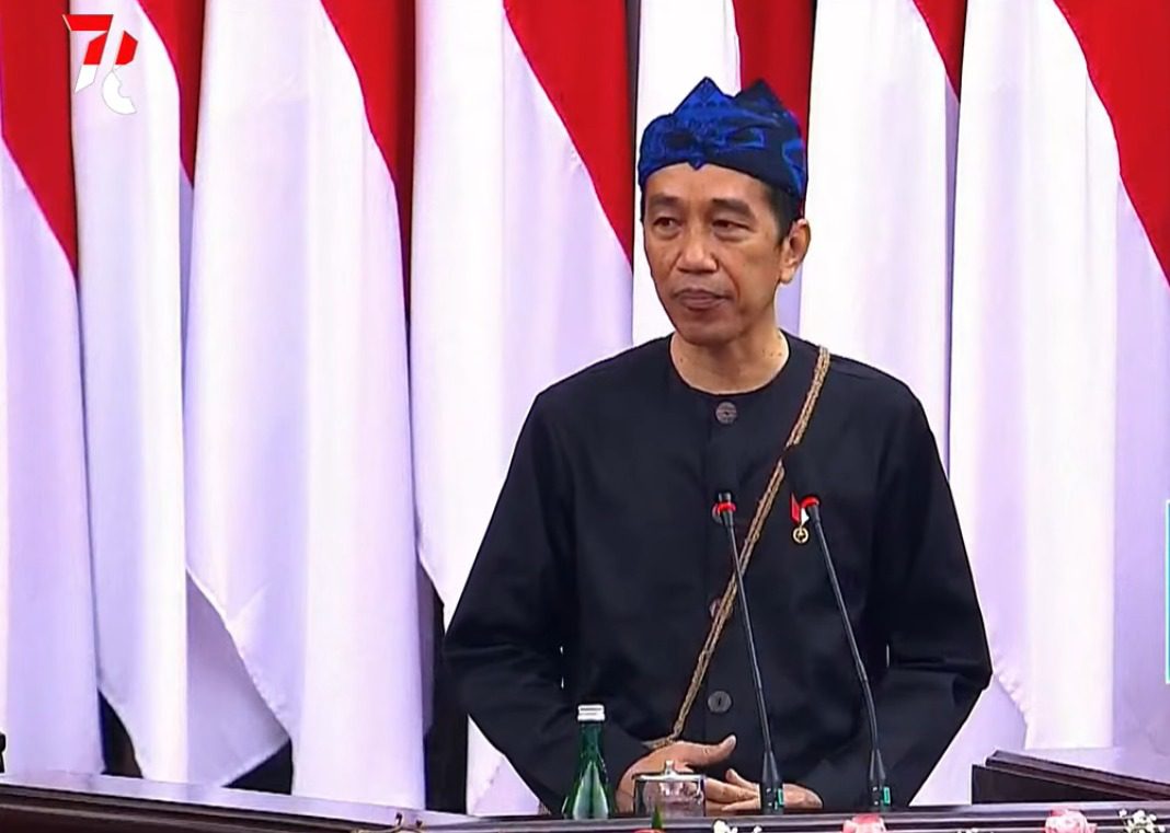 Presiden Joko Widodo, saat menyampaikan pidato kenegaraan pada sidang tahunan MPR, di Gedung Nusantara, MPR/DPR/DPD RI, Jakarta, Senin (16/8/2021). FOTO: Tangkapan layar Youtube Setpres/Lingkar.co