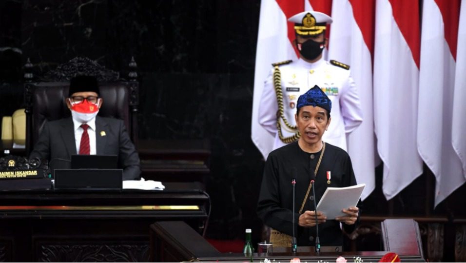 Presiden Jokowi, saat pidato pengantar RAPBN 2022 pada Sidang Paripurna DPR, di Ruang Rapat Paripurna, Gedung Nusantara MPR/DPR/DPD RI, Jakarta, Senin (16/8/2021). FOTO: BPMI Setpres/Lingkar.co