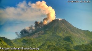 Aktivitas Merapi Meningkat, Ganjar: Beberapa Wilayah Terdampak Abu Vulkanik