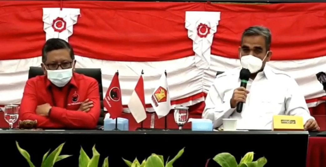 Sekjen Partai Gerindra, Ahmad Muzani, dan Sekjen PDI Perjuangan, Hasto Kristiyanto, dalam konferensi pers virtual, usai pertemuan, Selasa (24/8/2021). FOTO: Tangkap layar Zoom/Lingkar.co