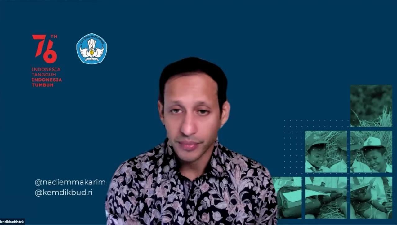 Mendikbud Ristek, Nadiem Makarim, dalam Webinar “Efektivitas Pendidikan Tinggi dengan PTM Terbatas dan Bantuan UKT”, yang disiarkan kanal Youtube Kemendikbud RI, Jumat (27/8/2021).FOTO: Tangkap layar/Lingkar.co
