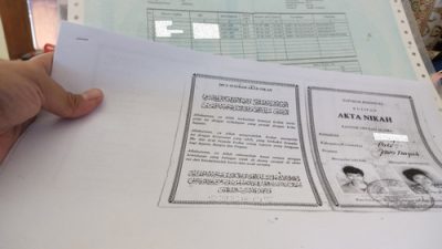 ILUSTRASI: Kartu Keluarga lama dan fotokopi buku nikah masyarakat Kabupaten Pati. (IBNU MUNTAHA/LINGKAR.CO)