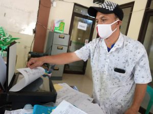Pemdes Tluwah Lakukan Penggandaan KK untuk Arsip Desa