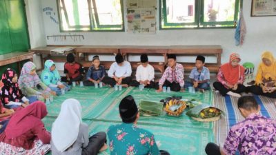 ILUSTRASI: Kegiatan keagamaan pada salah satu instansi pendidikan di Desa Pekalongan, Kecamatan Winong. (IBNU MUNTAHA/LINGKAR.CO)