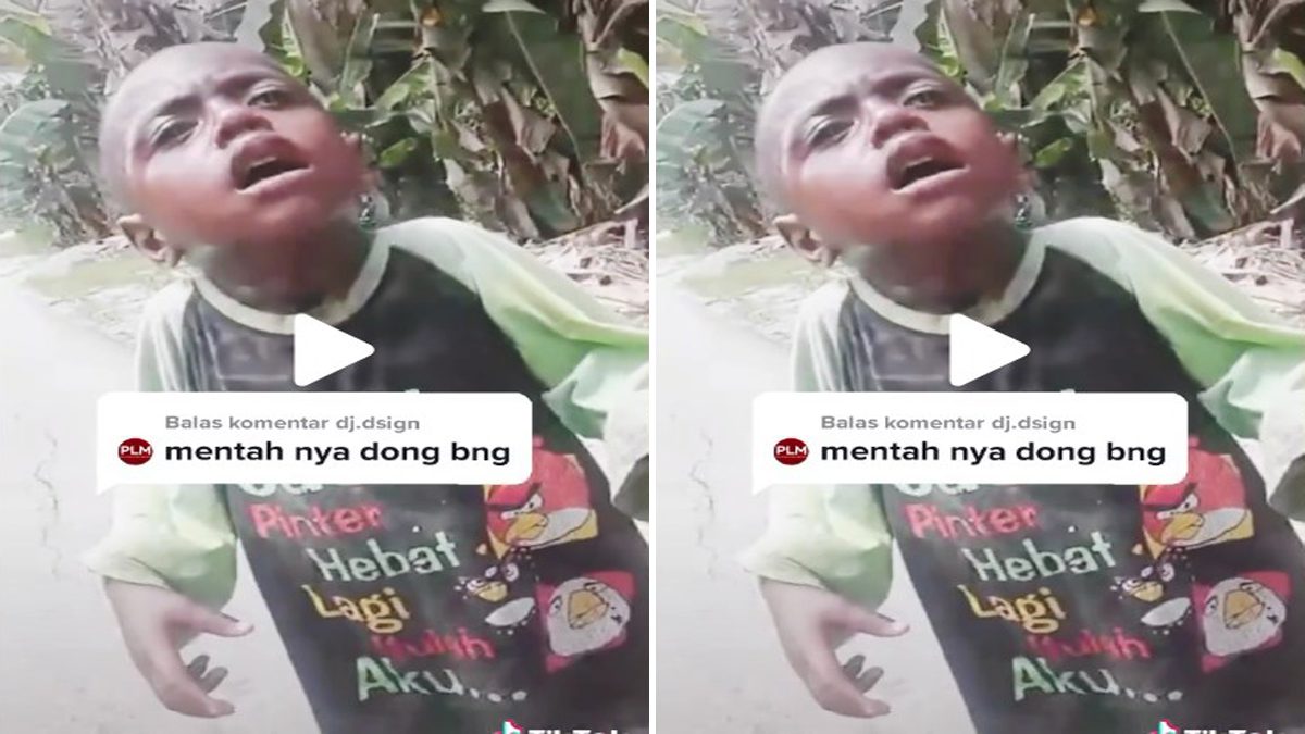 Tangkapan layar video tiktok pemotor temukan bocah di jalan Trans Papua. TIKTOK/LINGKAR.CO