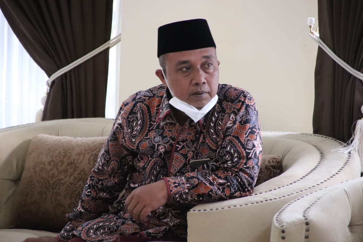 Gus Chamzah Menanggapi Berita Bupati Bnajarnegara Ditangkap KPK. FOTO:REZANDA AKBAR/Lingkar.co