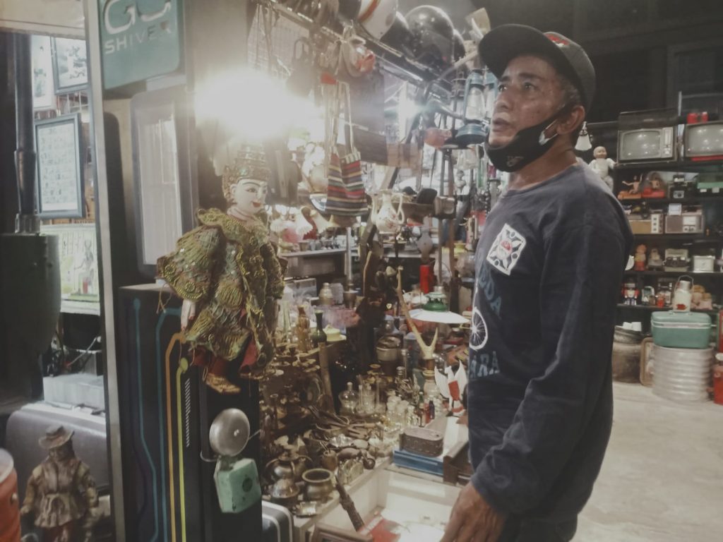 Curhatan Pedagang Barang Antik di Kota Lama Semarang
