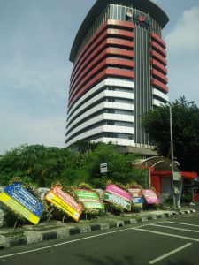 KPK Banjir Karangan Bunga dari Banjarnegara