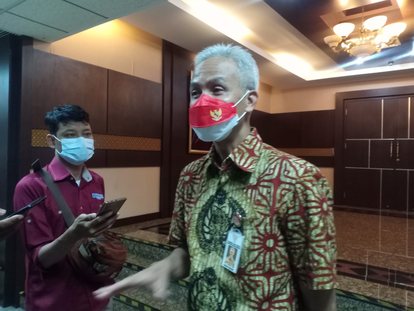 Gubernur Jateng, Ganjar Pranowo usai melakukan rapat penanganan Covid-19, kemarin. Rezanda Akbar D/Lingkar.co