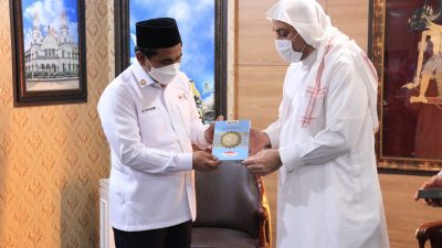 Wagub Jateng, Taj Yasin Maimoen, bersama Syekh Hussein Jaber, di ruang kerja wakil gubernur, Jumat (8/10/2021) siang. FOTO: Tim H2/Lingkar.co