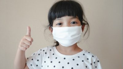 ILUStrasi- Seorang anak menggynakan masker. FOTO: Istimewa/Lingkar.co