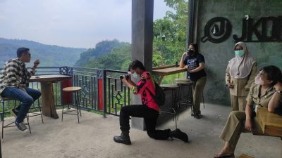 Proses pengambilan gambar video pendek promosi pariwisata Dinporapar Pati di salah satu destinasi wisata di Kabupaten Pati. AzizAF/Lingkar.co