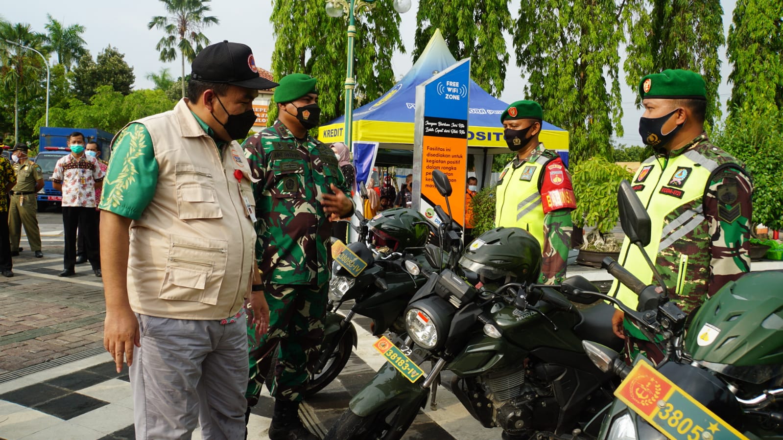 Bupati mengecek kendaraan dan memimpin apel Lilik yuliantoro/Lingkar.co