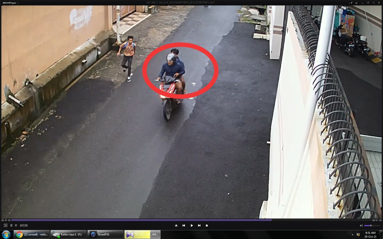 Foto, Aksi Para Pelaku Yang Sempat Terekam CCTV (F: Matius Gea/Lingkar.co)