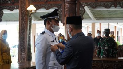 Pemerintah Kabupaten (Pemkab) melantik Masheru Hepnanto Rohman sebagai Petinggi Desa Kaliaman, Kecamatan Kembang, di Pendopo Kabupaten Jepara, Jumat (12/11/2021).