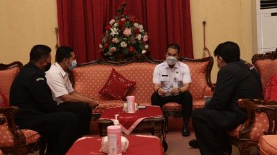AUDIENSI: Bupati Kudus HM Hartopo tengah melakukan audiensi dengan Karang Taruna di Pendopo Kabupaten Kudus, Jumat (26/11).