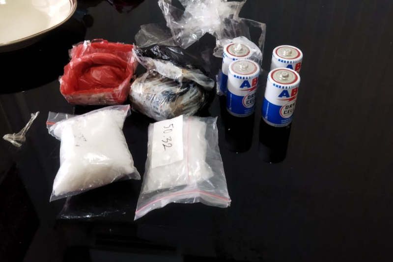 Barang bukti yang ditemukan petugas lapas kelas I semarang, Narkotika jenis sabu dan batrai, diduga barang tersebut di lempar dari luar lapas(Antara/Lingkar.co)