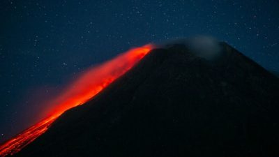 Ilustrasi Merapi Saat Keluarkan Guguran Lava Pijar, ANTARA/ Lingkar.co