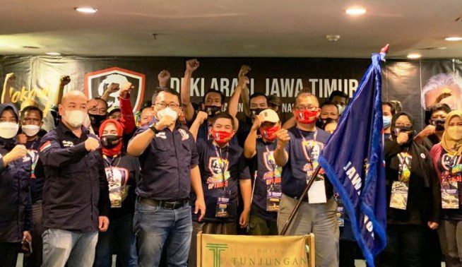Relawan Ganjarist Jatim saat deklarasi mendukung Ganjar Pranowo sebagai Capres 2024 di Surabaya, Minggu (31/10/2021). Antara/Lingkar.co