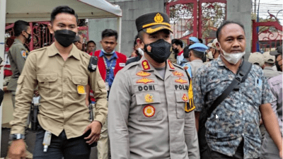 Polres Cianjur AKBP Doni Hermawan saat menjelaskan kepada wartawan perihal WNA asal Arab Saudi Abdul Latief pelaku penyiraman Air Keras kepada Istrinya Sarah. IST/LINGKAR.CO