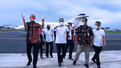 Ganjar Pranowo bersama Joko Widodo saat peresmian Bandara Ngloram, Blora (17/12/2021)/Lingkar.co