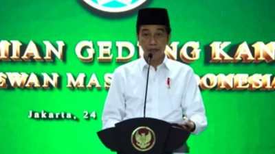Presiden Jokowi meresmikan gedung kantor Pimpinan Pusat Dewan Masjid Indonesia (DMI) di Jakarta (24/12/2021).(Humas/Lingkar.co)