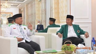 Sekjen DPP PPP Arwani Thomafi (Kiri) saat berbincang bersama H. Lulung. Dok. Pribadi/Lingkar.co