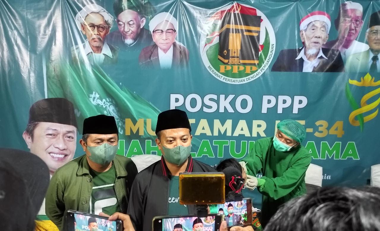 Wakil Sekretaris Jendral DPP PPP Idy Muzayyad yang berkunjung di posko Vaksinasi milik DPW PPP Banten (21/12/2021)/Lingkar.co