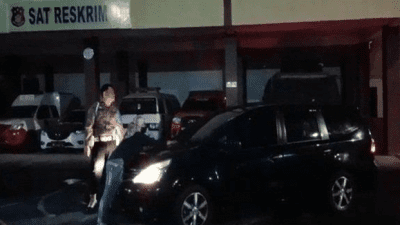 Seorang oknum polisi di grebek istri sahnya saat sedang bersama Wanita lain. ISTIMEWA/Lingkar.co