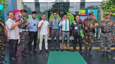 Tim Kuasa Hukum KH Miftachul Akhyar dari Advokat LBH Ansor dikawal oleh tim Banser di Pengadilan Negeri Tanjung Karang. Dok. Pribadi/Lingkar.co