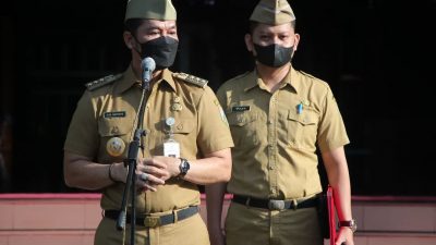 MEMIMPIN: Bupati Kudus HM Hartopo saat memimpin apel di halaman Pendopo Kabupaten Kudus, Senin (10/1).ISTIMEWA/Lingkar.co