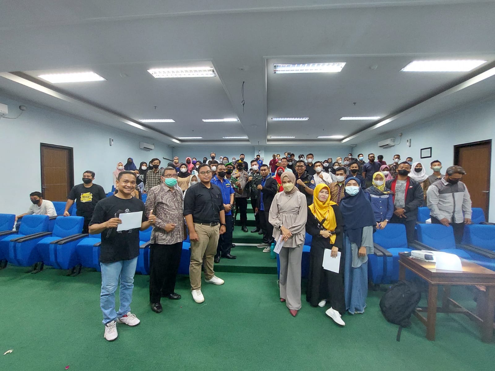 Foto bersama peserta dan narasumber pelatihan digital marketing yang diselenggarakan oleh karangtaruna Kecamatan Wonosalam, Kabupaten Demak. dok pribadi/LINGKAR.CO