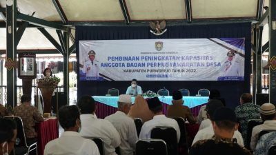 Asisten Administrasi dan Umum drg Nancy Megawati Hadisusilo MM memberi pengarahan di Pendopo Kabupaten Purworejo. Dok/Achmad Rohadi/Lingkar.co