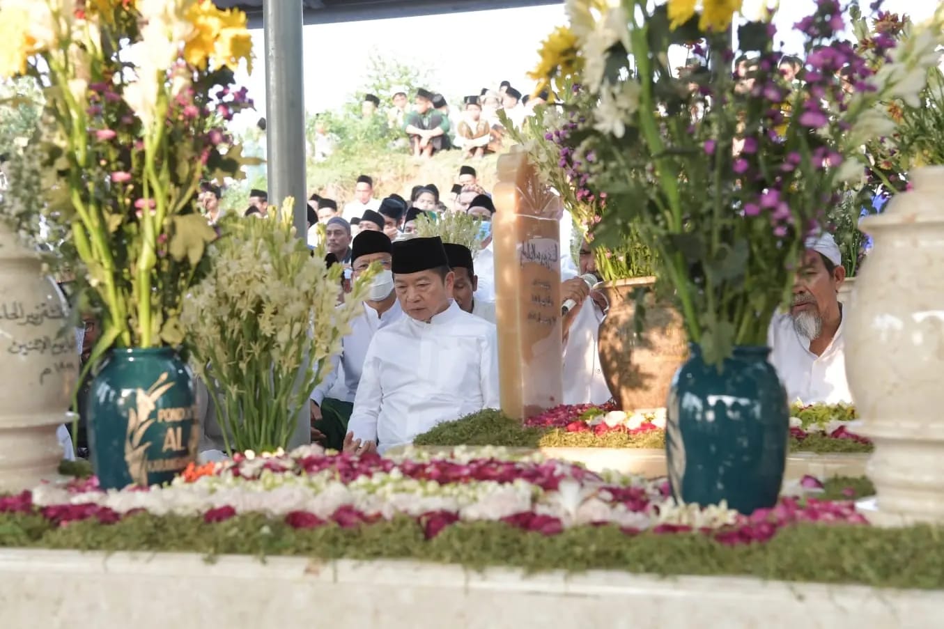 Ketua Umum PPP Suharso Monoarfa hadiri haul KH Zubair Dahlan di komplek Pemakaman Simpek, Sarang, Rembang, Jawa Tengah, Minggu (16/4/2022). Muhammad Idris/Lingkar.co