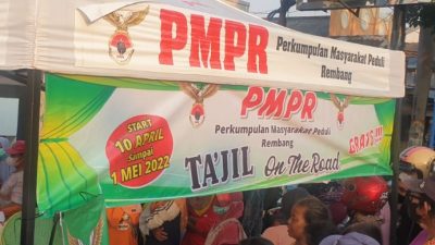 Ramadhan Berkah, PMPR Bagi Takjil di 14 Kecamatan di Rembang