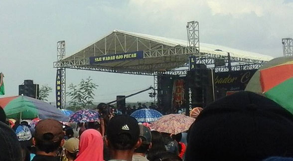 dprd pati dukung pentas seni