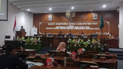 Rapat paripurna DPRD Kabupaten Pati terkait Raperda Rencana Pembangunan Industri Kabupaten Pati. (Ika Tamara Dewi/Koran Lingkar)