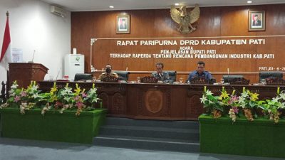 Wakil Ketua III DPRD Pati, H. Muhammadun saat memimpin Rapat Paripurna, Senin (23/05). (Arif Febriyanto/Lingkar.co)