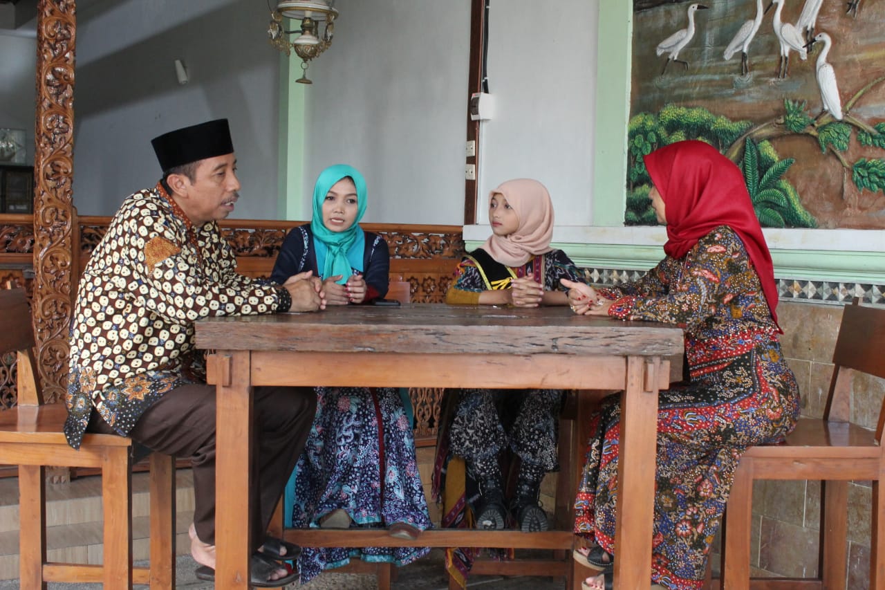 Syahnas Anindya Rahma saat berkunjung ke Rembang / Akid Aunulhaq/LINGKAR.CO