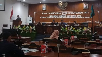 Beberapa tempat duduk anggota DPRD Pati tampak kosong saat Rapat Paripurna, belum lama ini. (Arif Febriyanto/Lingkar.co)