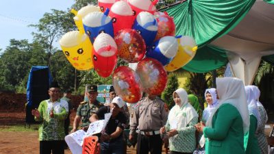 Camat Gunungpati, Sabar Tri Mulyono membuka acara Porseni Fatayat NU, Minggu (12/6/2022)/LINGKAR.CO/Kharen Puja Risma