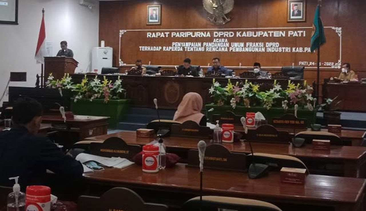 Suasana Rapat Paripurna penyampaian pandangan umum Fraksi DPRD Pati terhadap Raperda tentang Rencana Pembangunan Industri Pati. (Istimewa/Lingkar.co)