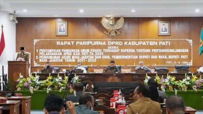 RAPAT: Rapat paripurna penyampaian pandangan umum fraksi terhadap Raperda tentang Pertanggungjawaban Pelaksanaan APBD Kabupaten Pati tahun anggaran 2021. (Dok. Humas DPRD Pati/Lingkar.co)