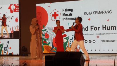 Yuni Shara tampak tampil dalam acara Kick off Sound for Humanity yang digelar Palang Merah Indonesai (PMI) Kota Semarang / Lingkar.co/Ahmad Rifqi Hidayat