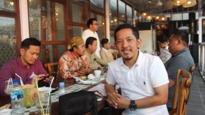 Ketua BMK 57 Jateng Ersal Abu Rizal saat bertemu dengan Lingkar.co di La Playa Resto Semarang, Minggu (25/6/2022). NURSEHA/LINGKAR.CO