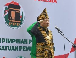 Kenakan Baju Adat NTT, Suharso Monoarfa Hadiri Upacara Kemerdekaan RI di DPP PPP